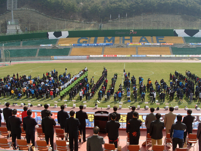 10시원소주배 김해생활체육축구대회가 김해운동장에서 있었다.