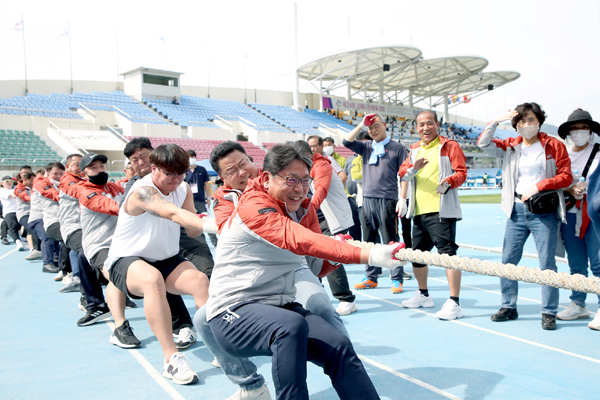 지난해 10월 1일 제24회 김해시민체육대회가 김해운동장과 종목별 경기장에서 7000여명의 시민이 참여한 가운데 성황리에 개최됐다.