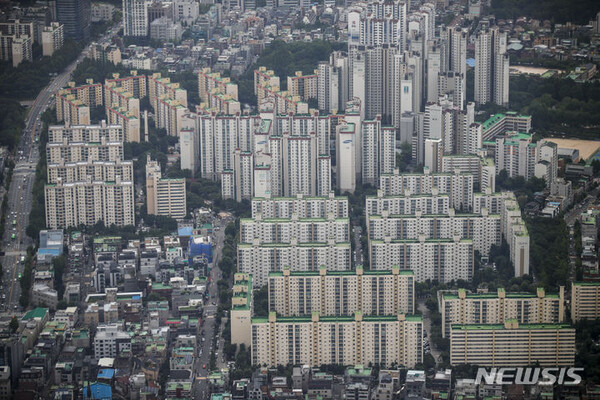 사진은 28일 서울 시내 전망대에서  바라본 서울시내 아파트의 모습. 2023.06.28.